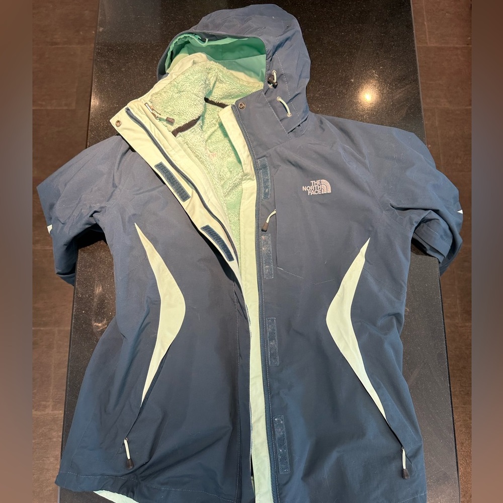 Womens The North Face ski coat size M.